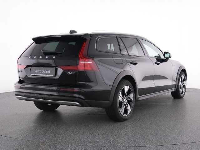 Gebraucht Volvo V60 CC 145 PS (106 kW) 2023 Kombi