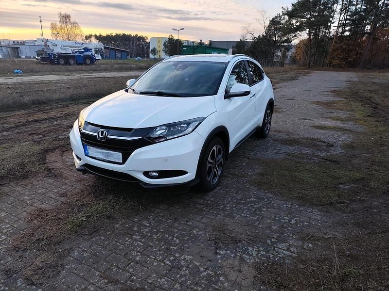 Weiß Gebraucht 2016 Honda HR-V Executive SUV | 12.999 € (Etwas zu teuer) - Bild 1/4
