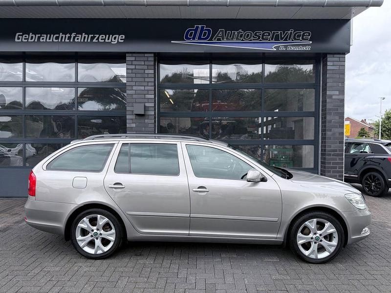 Beige Gebraucht 2013 Skoda Octavia Elegance Kombi | 9.390 € (Fairer Preis) - Bild 1/4