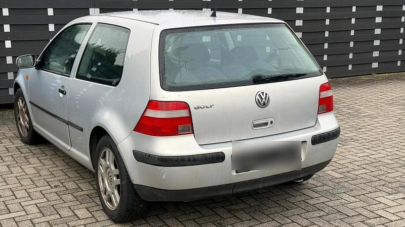 Silber Gebraucht 1997 VW Golf IV Kleinwagen | 800 € (Fairer Preis) - Bild 1/4