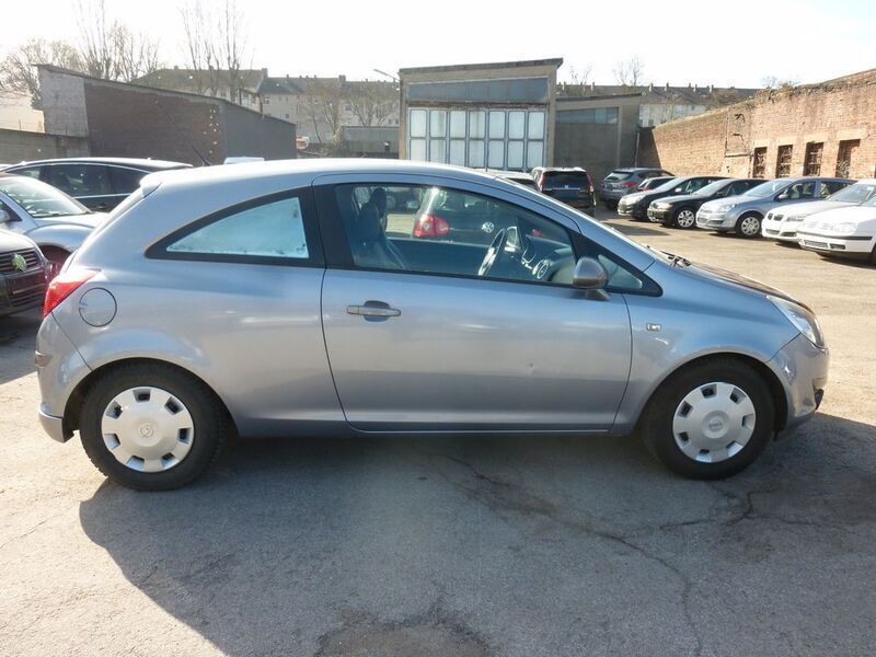 Gebraucht Opel Corsa Innovation 80 PS (58 kW) 2010 Silber Limousine