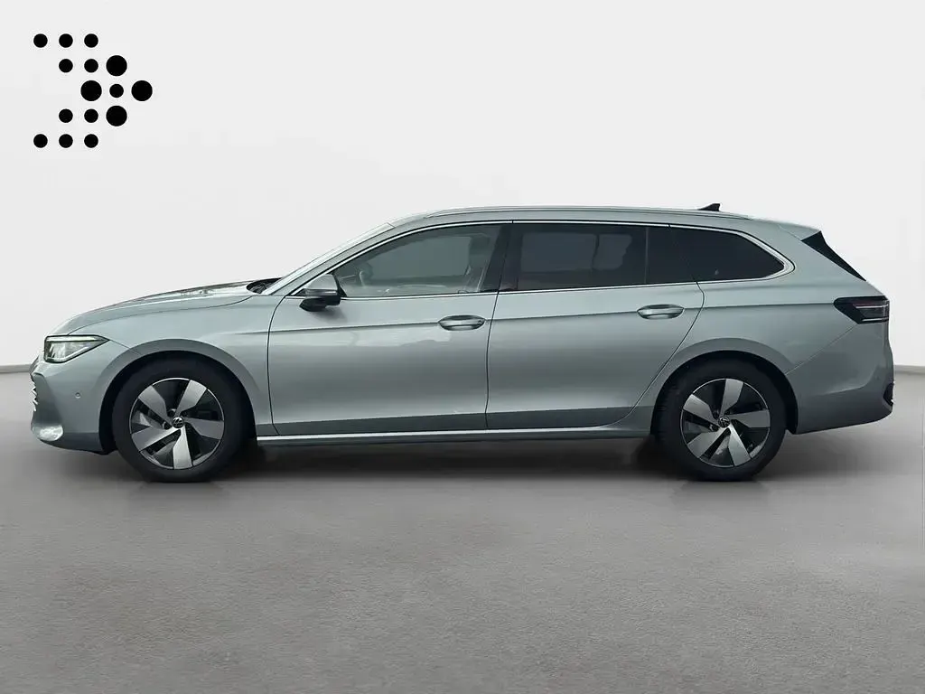 Gebraucht VW Passat Elegance 150 PS (110 kW) 2024 Oyster silver metallic Kombi