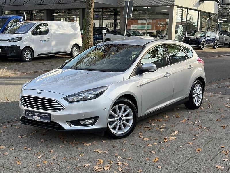 Silber Gebraucht 2015 Ford Focus Titanium Limousine | 7.599 € (Guter Preis) - Bild 1/4