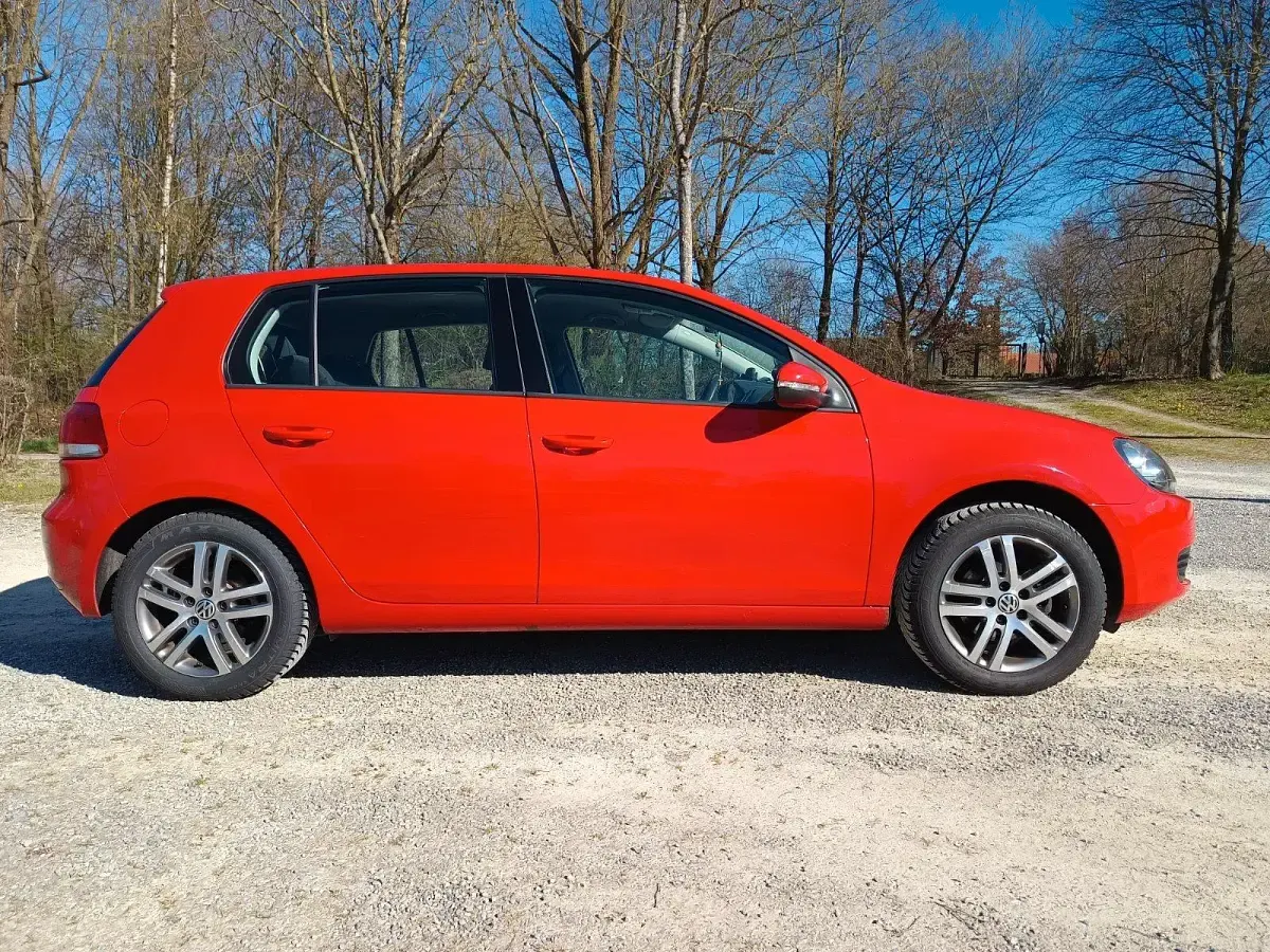 Gebraucht VW Golf VI 80 PS (58 kW) 2009 Rot Kleinwagen