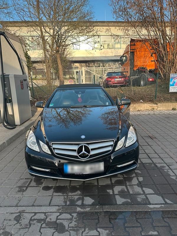 Gebraucht Mercedes E220 170 PS (125 kW) 2011 Schwarz Cabrio