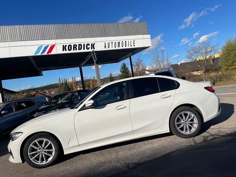 Gebraucht BMW 320 Advantage 190 PS (139 kW) 2021 Alpinweiss iii uni (300) Limousine
