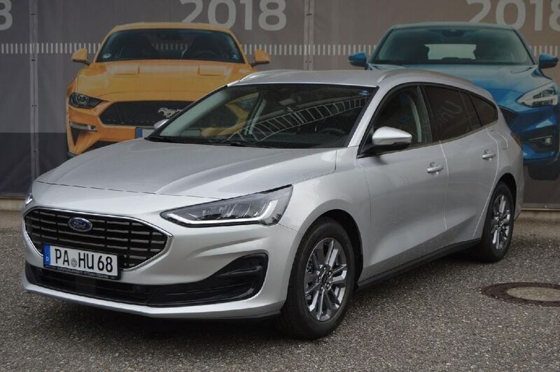 Silber Gebraucht 2024 Ford Focus Titanium X Limousine | 25.490 € (Etwas zu teuer) - Bild 1/4