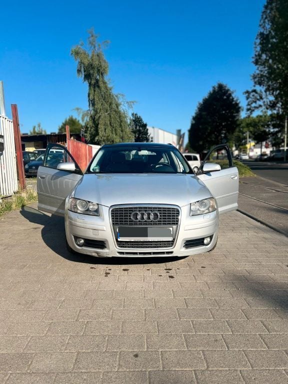 Silber Gebraucht 2010 Audi A3 Sportback Ambiente Limousine | 6.499 € (Guter Preis) - Bild 1/4