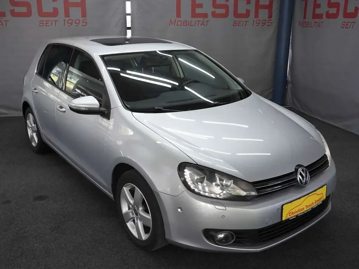 Gebraucht VW Golf VI Team 105 PS (77 kW) 2011 Silber Kleinwagen
