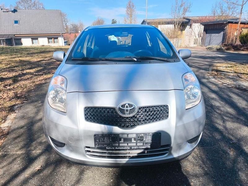 Gebraucht Toyota Yaris 87 PS (63 kW) 2007 Silber Kleinwagen