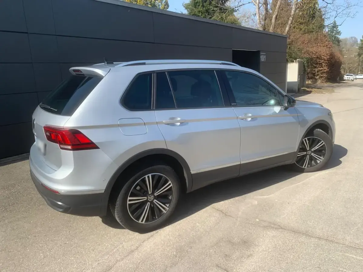 Gebraucht VW Tiguan 150 PS (110 kW) 2021 Silber SUV