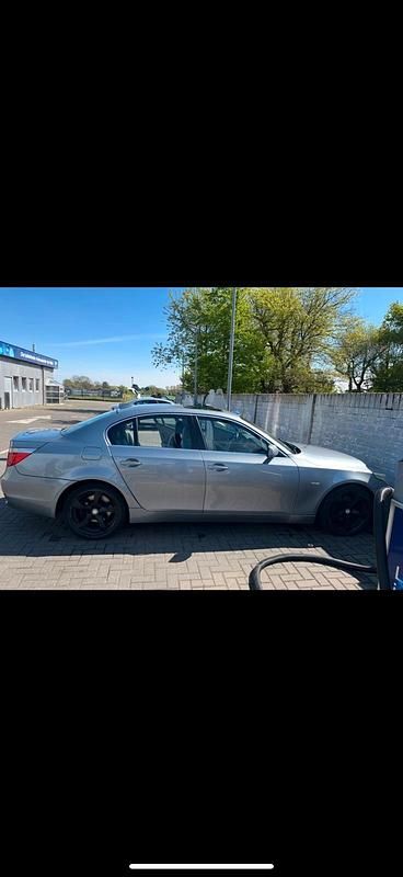 Silber Gebraucht 2007 BMW 530 Limousine | 5.000 € (Guter Preis) - Bild 1/4