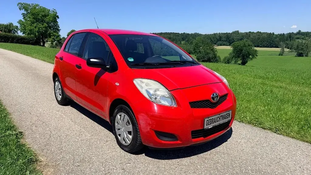 Gebraucht Toyota Yaris Basis 69 PS (50 kW) 2009 Rot Kleinwagen