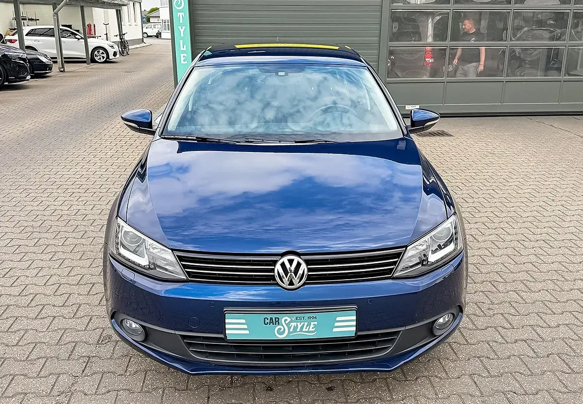 Gebraucht VW Jetta Comfortline 140 PS (102 kW) 2014 Blau metallic Limousine