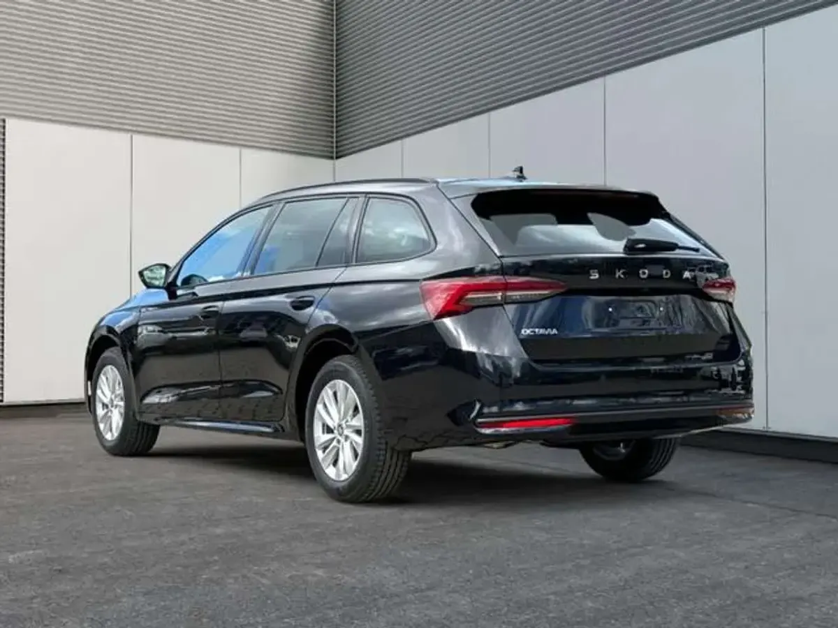 Neu Skoda Octavia Selection 150 PS (110 kW) 2025 Blackmagic perleffekt/schwarz Kombi