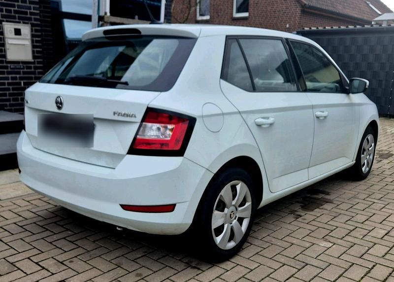 Gebraucht Skoda Fabia 74 PS (54 kW) 2018 Weiß Kleinwagen