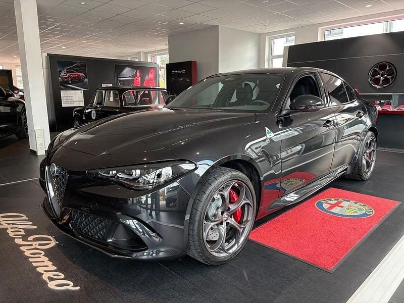Schwarz Neu 2025 Alfa Romeo Giulia Quadrifoglio Limousine | 99.950 € - Bild 1/4