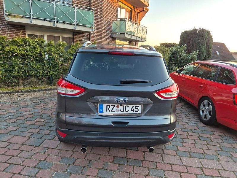 Gebraucht Ford Kuga Titanium 150 PS (110 kW) 2015 Grau SUV