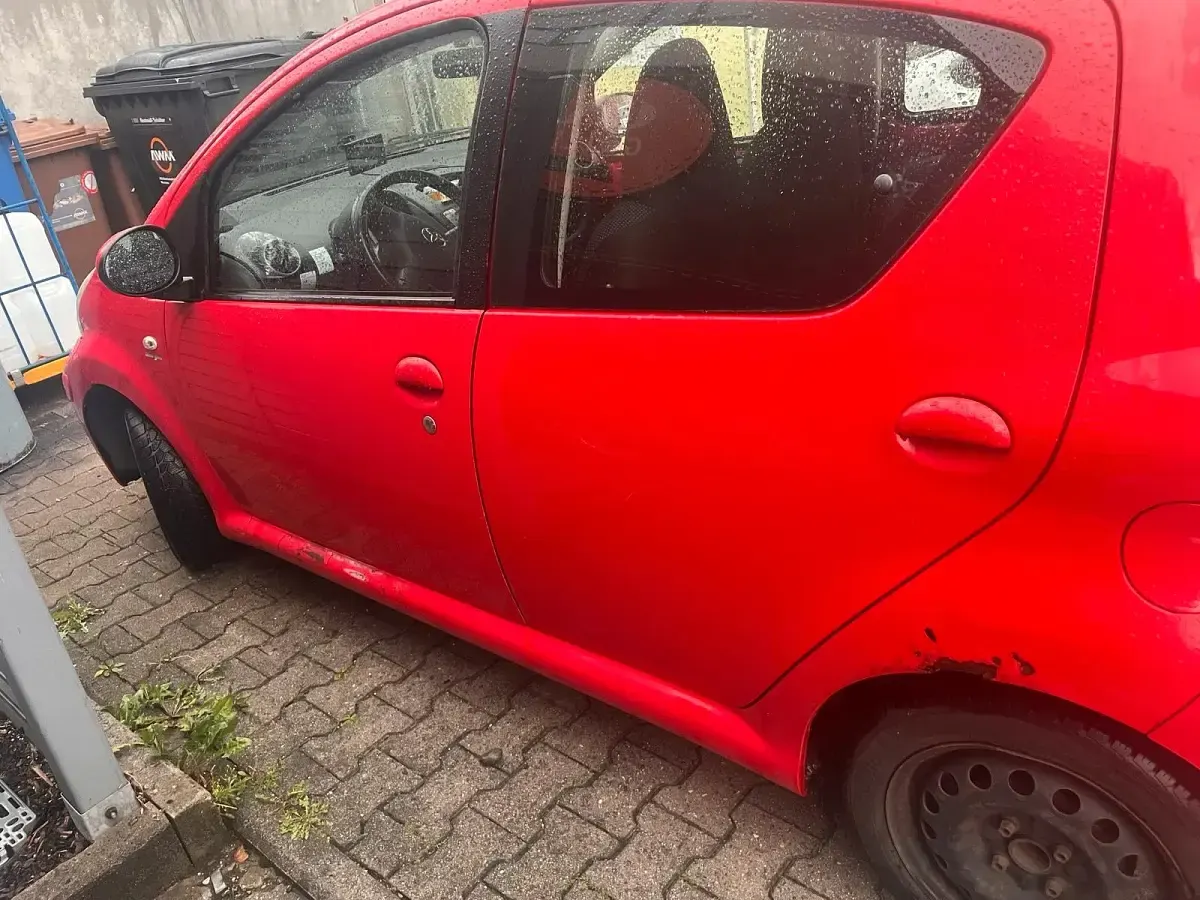 Gebraucht Toyota Aygo 68 PS (50 kW) 2010 Rot Kleinwagen