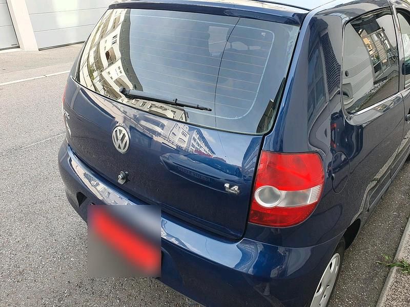 Second-hand VW Fox 75 CP (55 kW) 2006 Albastru Hatchback
