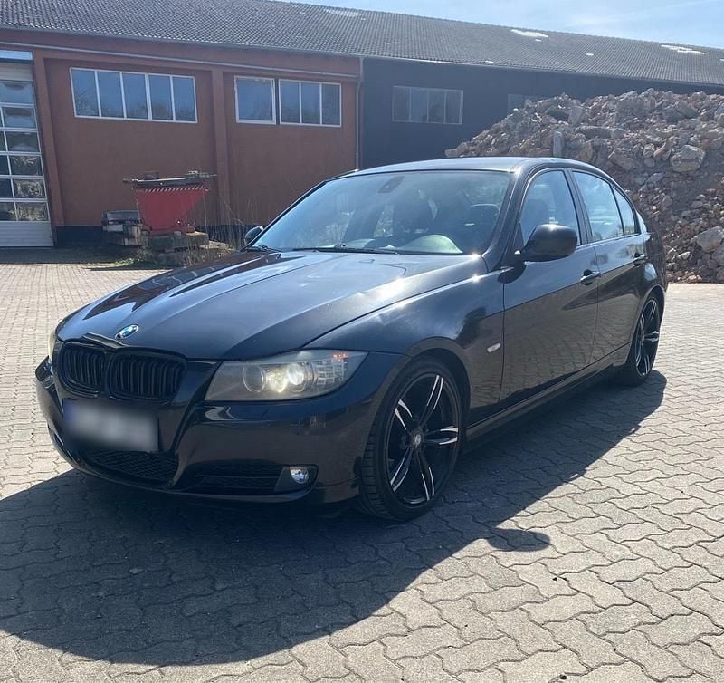 Gebraucht BMW 320 177 PS (130 kW) 2009 Schwarz Limousine