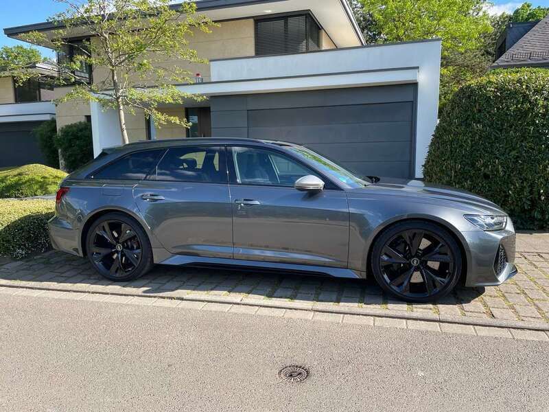 Grau Gebraucht 2023 Audi RS6 Performance Kombi | 112.000 € - Bild 1/4