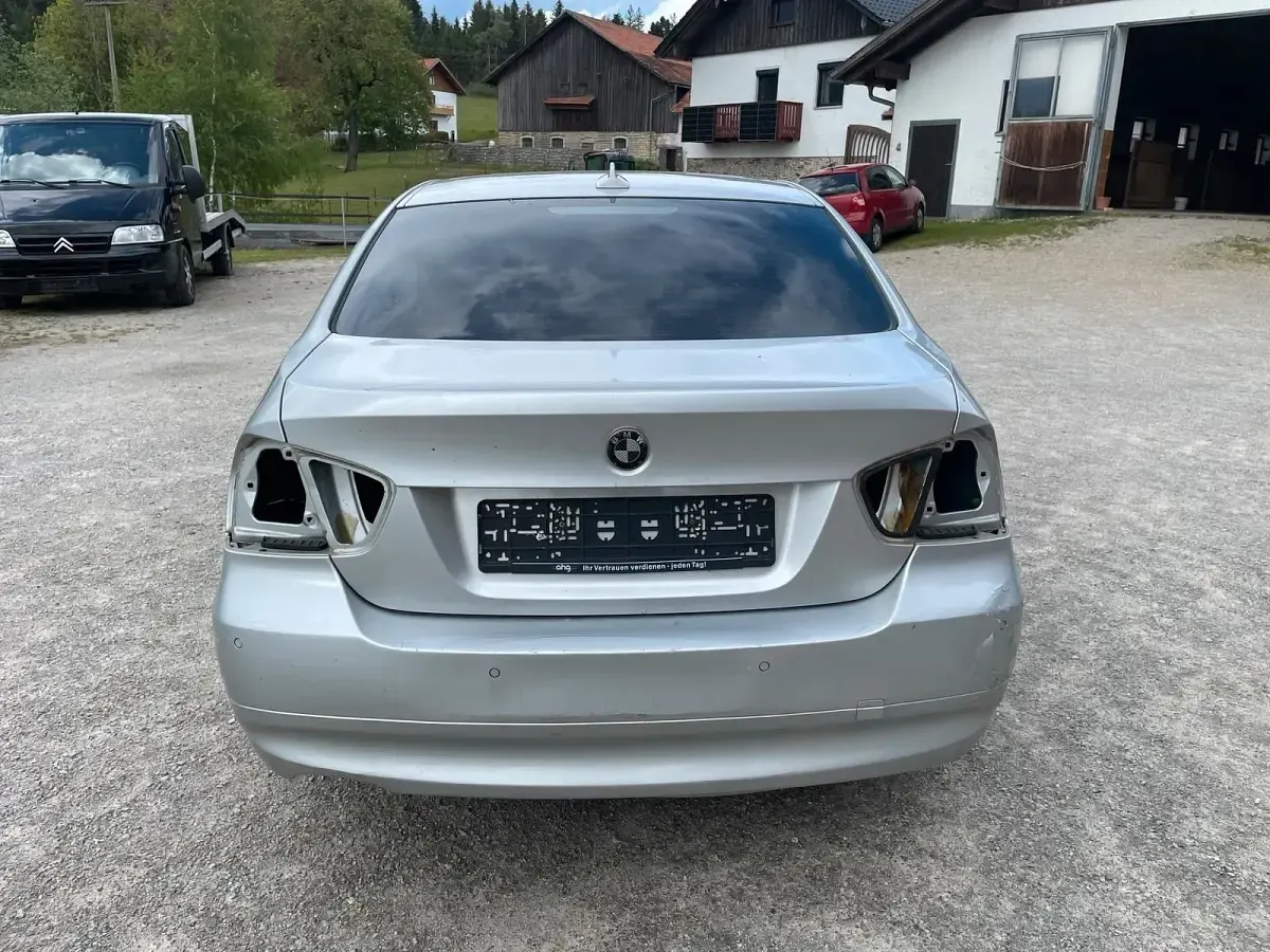 Gebraucht BMW 325 218 PS (160 kW) 2005 Silber Limousine