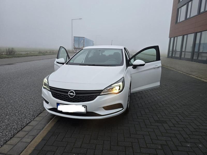 Gebraucht 2016 Opel Astra Limousine | 6.800 € (Guter Preis) - Bild 1/4