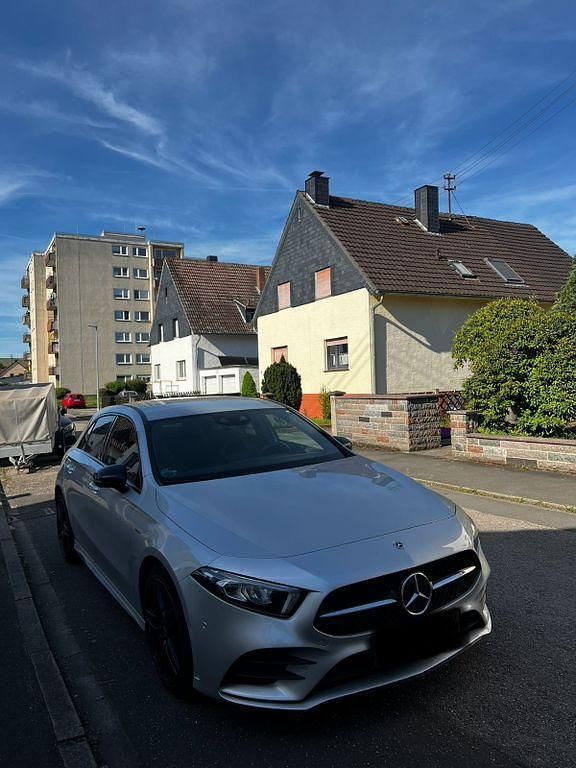 Grau Gebraucht 2021 Mercedes A180 Limousine | 21.250 € (Fairer Preis) - Bild 1/4