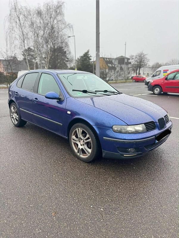 Blau Gebraucht 2003 Seat Leon Limousine | 600 € (Superpreis) - Bild 1/4