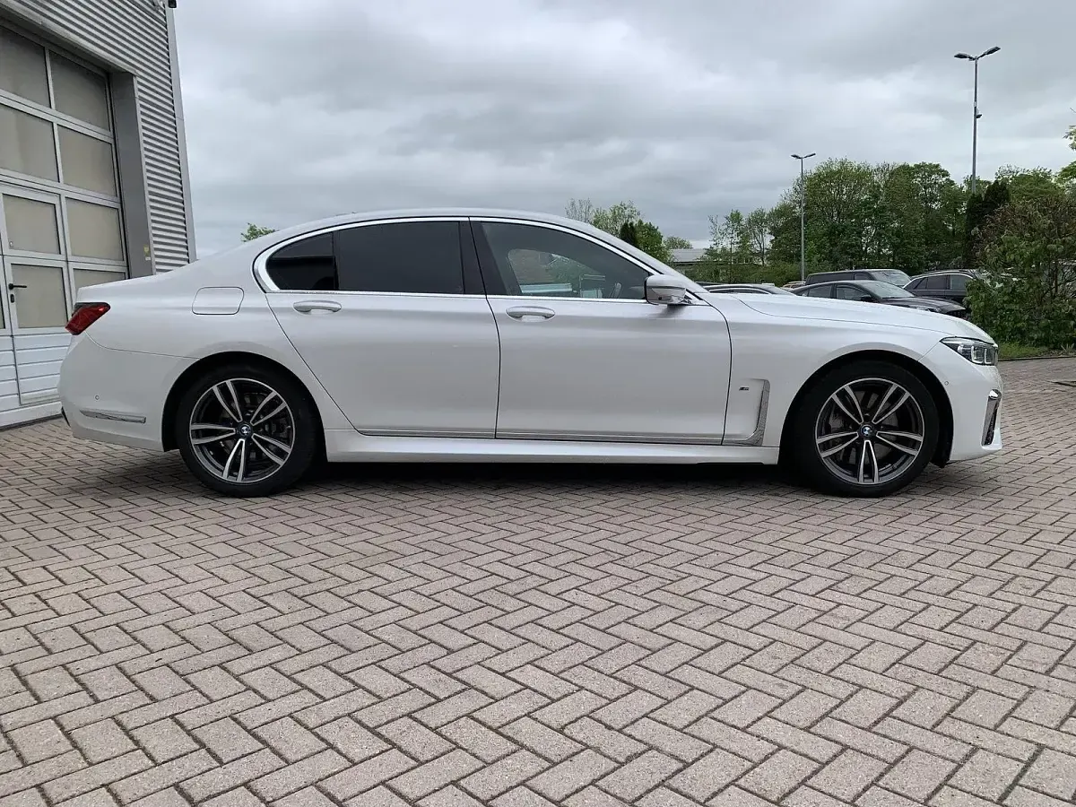 Gebraucht BMW 740 M Sport 340 PS (250 kW) 2020 Weiß Limousine