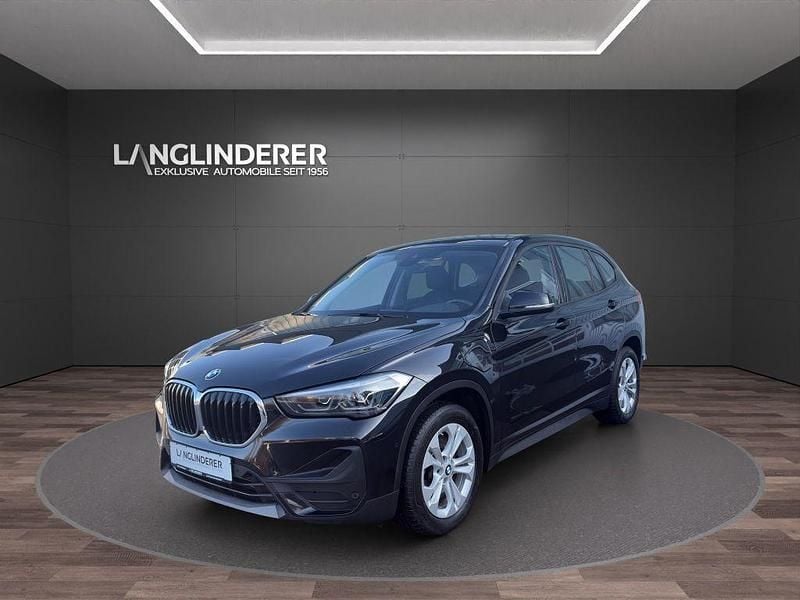 Black sapphire metallic Gebraucht 2021 BMW X1 Advantage SUV | 22.900 € (Fairer Preis) - Bild 1/4
