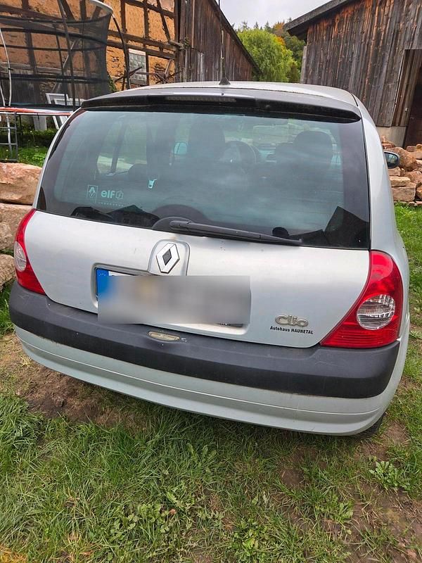 Grau Gebraucht 2003 Renault Clio II Kleinwagen | 1.500 € (Fairer Preis) - Bild 1/4