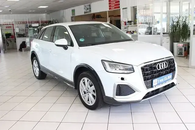 Gebraucht Audi Q2 Advanced 150 PS (110 kW) 2023 Weiß SUV