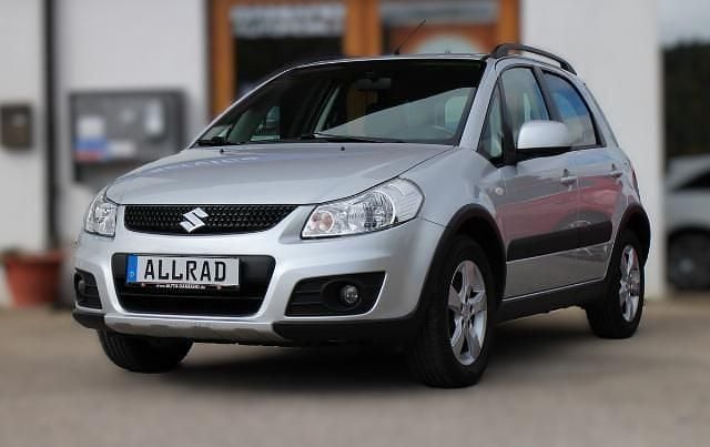 Silber Gebraucht 2013 Suzuki SX4 SUV | 8.990 € (Fairer Preis) - Bild 1/4