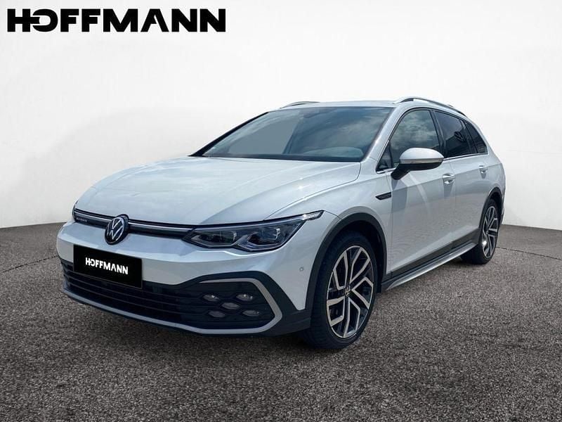Oryx white motherofpearl effec Gebraucht 2023 VW Golf Alltrack Kombi | 37.777 € (Etwas zu teuer) - Bild 1/4