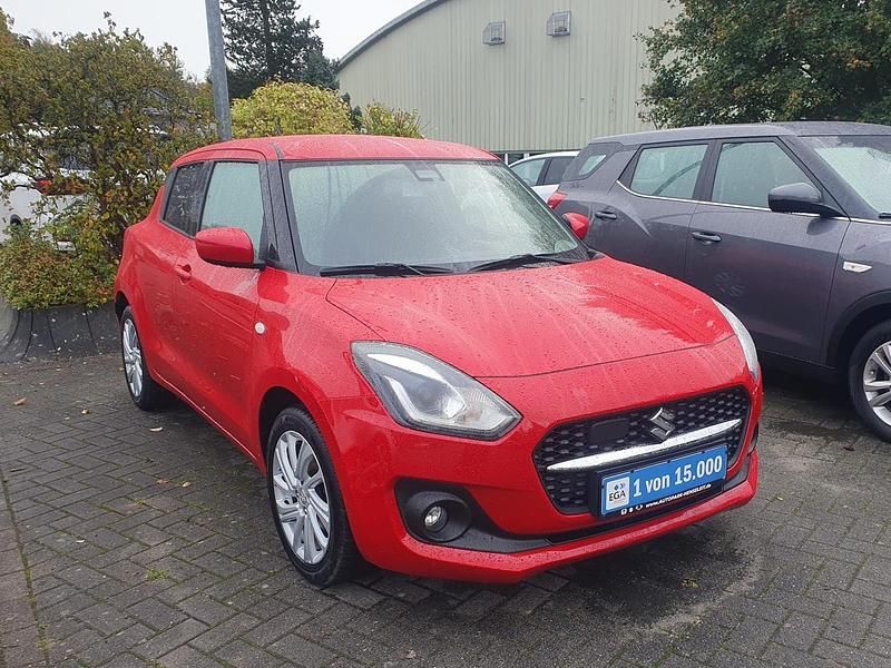Rot metallic Gebraucht 2022 Suzuki Swift Comfort | 17.970 € (Etwas zu teuer) - Bild 1/1
