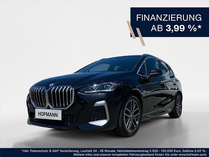 Black sapphire metallic Gebraucht 2024 BMW 218 Active Tourer M Sport Van / Kleinbus | 32.432 € (Fairer Preis) - Bild 1/3