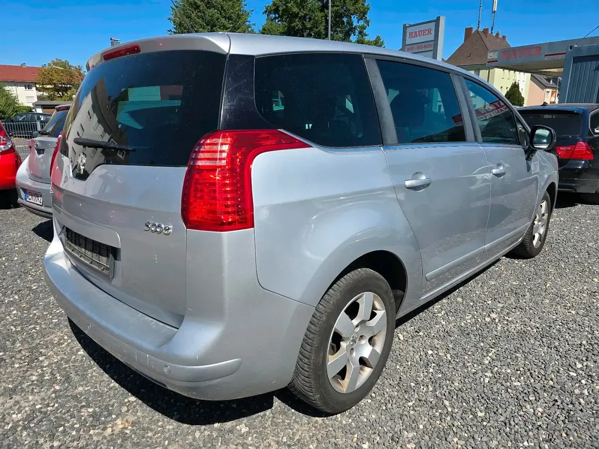 Gebraucht Peugeot 5008 150 PS (110 kW) 2013 Silber Van / Kleinbus