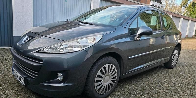 Gebraucht Peugeot 207 95 PS (69 kW) 2010 Grau Kleinwagen