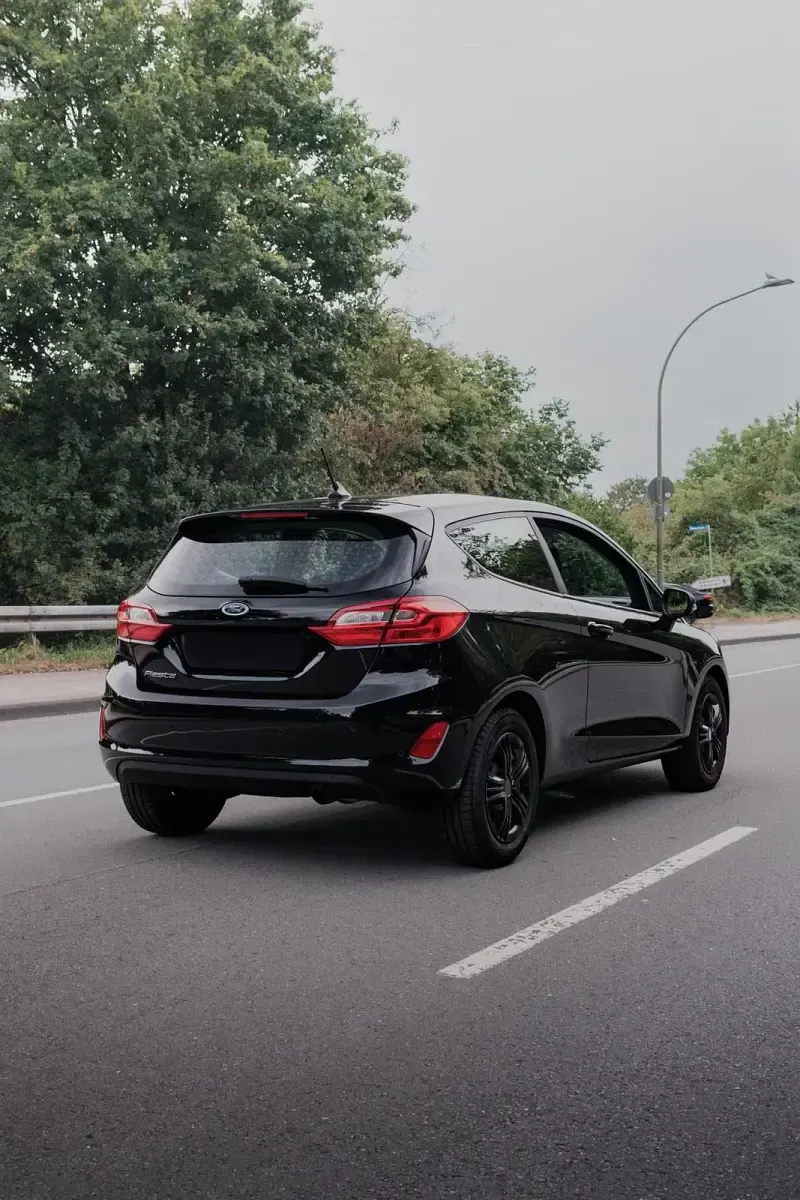 Gebraucht Ford Fiesta 75 PS (55 kW) 2020 Schwarz Kleinwagen