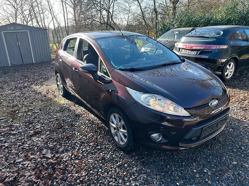 Gebraucht Ford Fiesta Titanium 82 PS (60 kW) 2009 Rot Kleinwagen