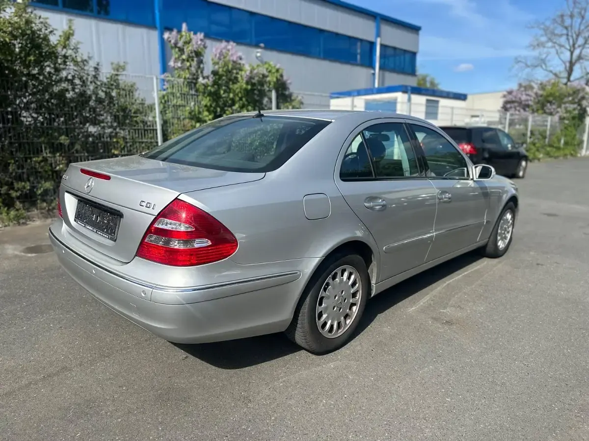 Brugt Mercedes E320 Elegance 204 HK (150 kW) 2003 Sedan