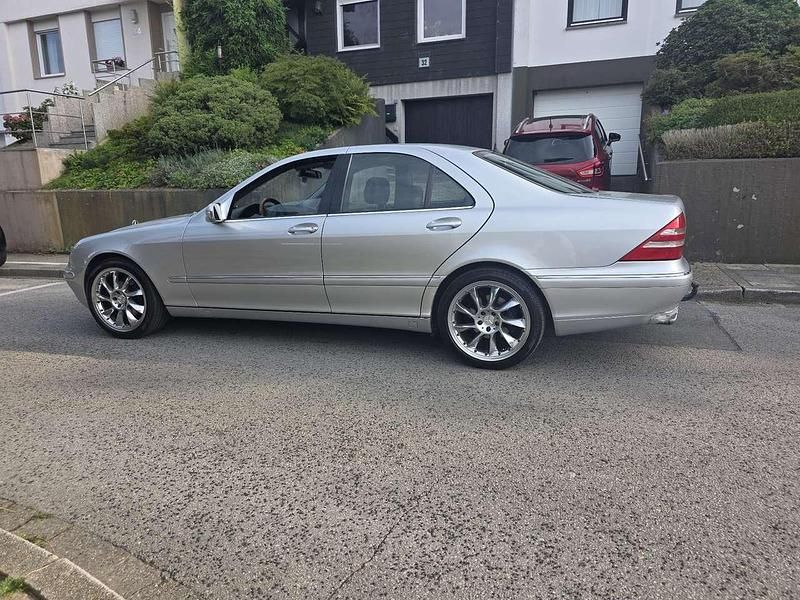 Silber Gebraucht 2002 Mercedes S320 Limousine | 2.200 € - Bild 1/4