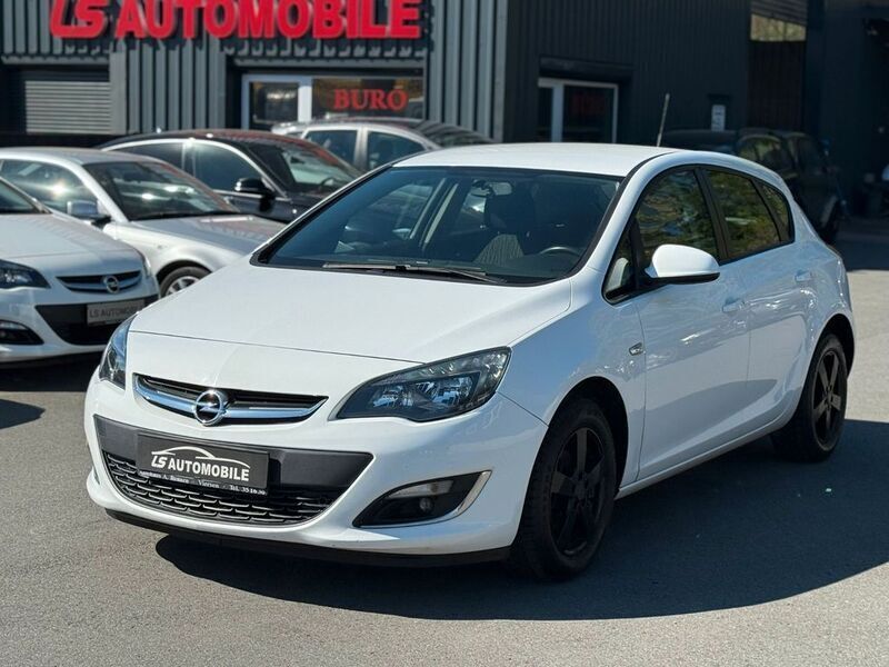 Weiß Gebraucht 2013 Opel Astra Limousine | 3.950 € (Superpreis) - Bild 1/4