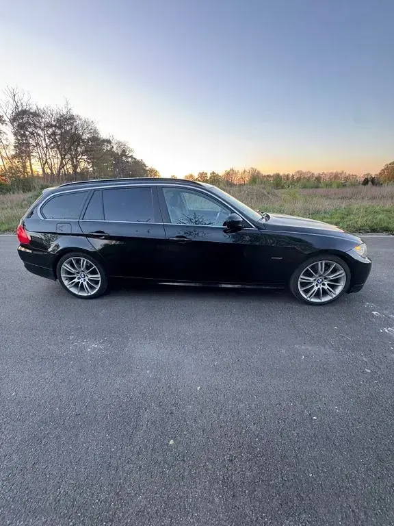 Gebraucht BMW 325 204 PS (150 kW) 2010 Schwarz Kombi