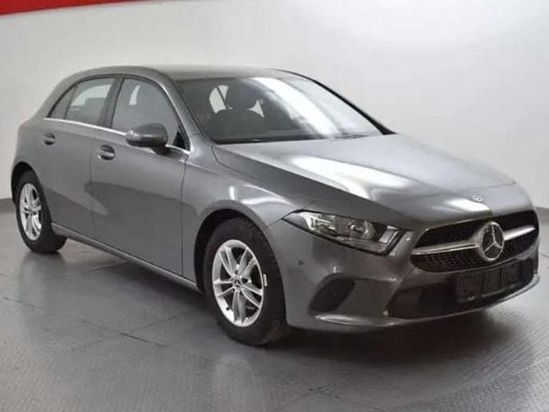 Gebraucht Mercedes 180 116 PS (85 kW) 2019 Grau Limousine