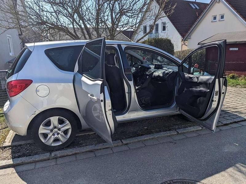 Gebraucht Opel Meriva Edition 140 PS (102 kW) 2014 Silber Van / Kleinbus