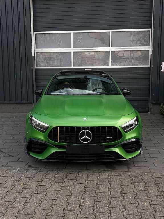 Grün Gebraucht 2024 Mercedes A45 AMG AMG Limousine | 54.990 € (Fairer Preis) - Bild 1/4