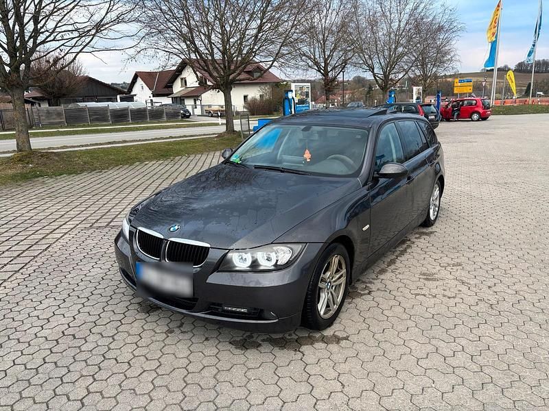 Gebraucht BMW 318 143 PS (105 kW) 2008 Grau Kombi